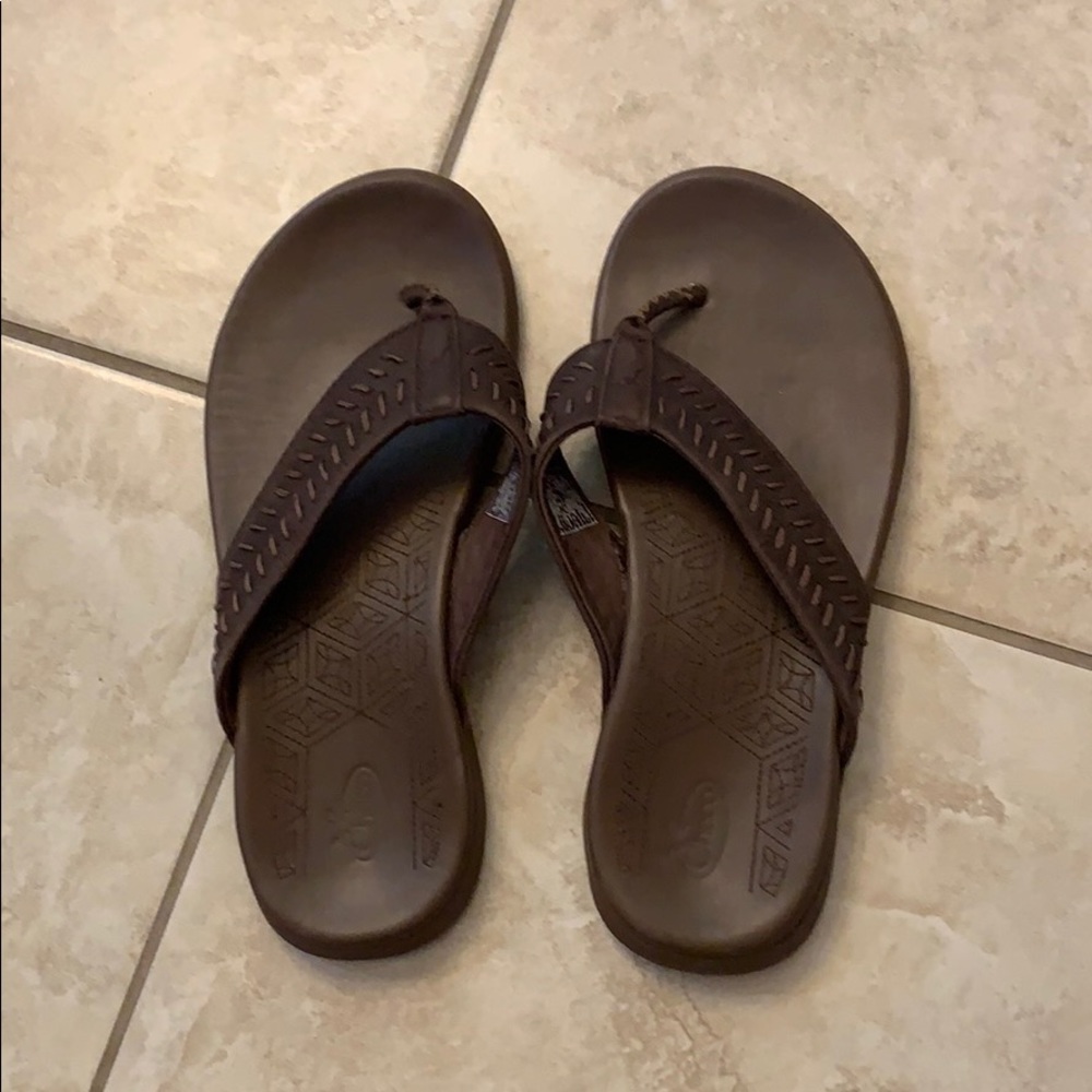 Chocolate brown men’s size 9 Chaco flip